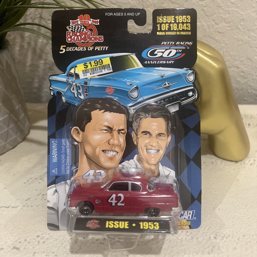 Racing Champions " 5 DECADES OF PETTY "  #42 LEE PETTY 1:64 Scale Diecast 17104